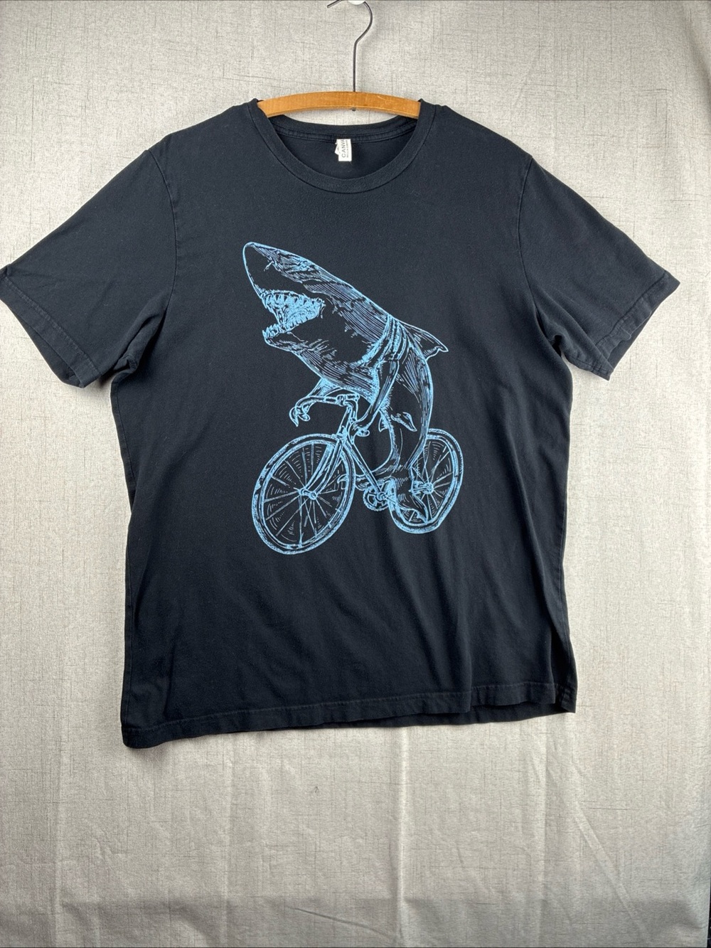 Graphic T-Shirt XL Mens Black Blue Shark Riding Bike Bicycle Quirky Great White